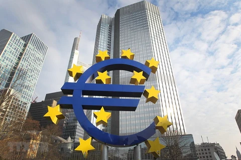 Biểu tượng đồng euro. (Ảnh: AFP/TTXVN)