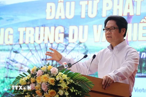 Tiến sỹ Vũ Tiến Lộc, Chủ tịch Phòng Thương mại và Công nghiệp Việt Nam VCCI phát biểu tại diễn đàn. (Ảnh: Trung Kiên/TTXVN)
