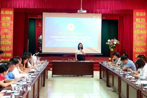 Bà Trần Thị Phương Lan, Quyền Giám đốc Sở Công Thương Hà Nội phát biểu tại hội nghị. (Ảnh: Phương Anh/TTXVN)