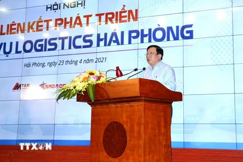 Phó Chủ tịch Ủy ban Nhân dân thành phố Hải Phòng Nguyễn Đức Thọ phát biểu tại Hội nghị. (Ảnh: TTXVN phát)