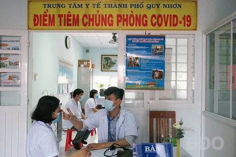 Điểm tiêm chủng vaccine phòng COVID-19 tại Trung tâm y tế thành phố Quy Nhơn. (Nguồn: baobinhdinh)