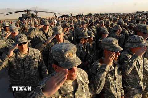 Binh sỹ Mỹ làm nhiệm vụ tại căn cứ không quân Bagram, Afghanistan, ngày 12/9/2006. (Ảnh: AFP/TTXVN)