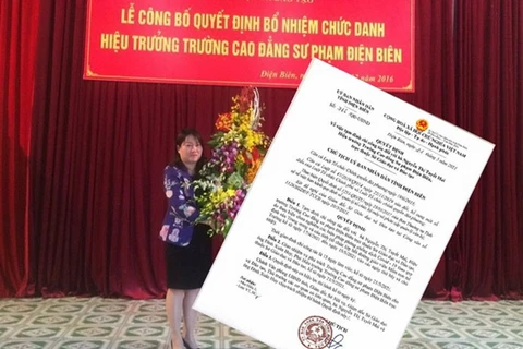 Bà Nguyễn Thị Mai tại lễ công bố quyết định Hiệu trưởng và Quyết định của UBND tỉnh Điện Biên. (Nguồn: baovephapluat)