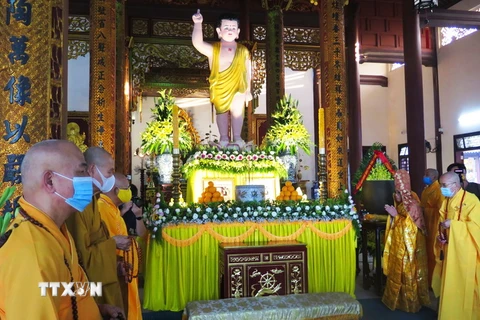 Lễ chính thức Đại lễ Phật đản Phật lịch 2565. (Ảnh: Tường Vi/TTXVN)