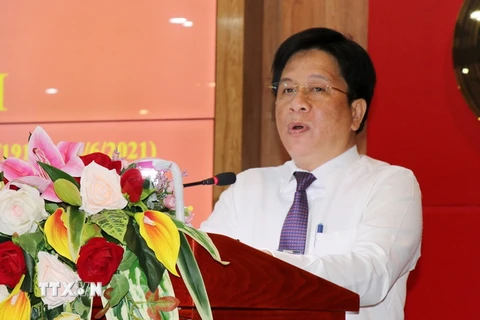 Trưởng Ban Tuyên giáo Tỉnh ủy Khánh Hòa Hồ Văn Mừng phát biểu đề dẫn tọa đàm. (Ảnh: Tiên Minh/TTXVN)