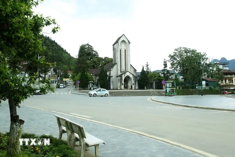 Điểm du lịch Nhà thờ đá ở Sa Pa, tỉnh Lào Cai vắng bóng du khách. (Ảnh: Quốc Khánh/TTXVN)