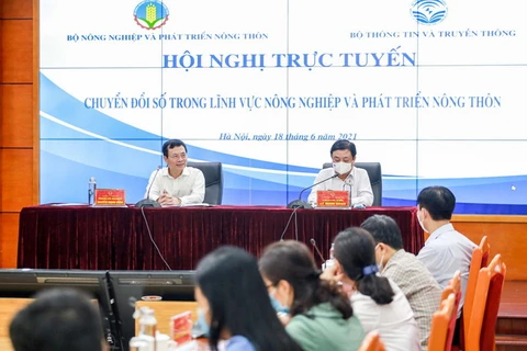 Bộ trưởng Bộ Thông tin và Truyền thông Nguyễn Mạnh Hùng tại hội nghị trực tuyến. (Nguồn: hanoimoi)