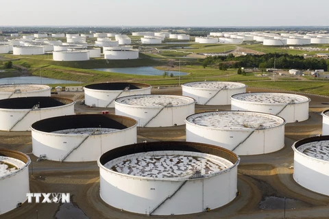 Bể chứa dầu tại Cushing, Oklahoma của Mỹ. (Ảnh: AFP/TTXVN)
