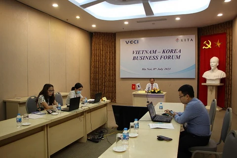 Phó Chủ tịch VCCI Hoàng Quang Phòng tham dự Diễn đàn Doanh nghiệp trực tuyến Việt Nam-Hàn Quốc. (Nguồn: diendandoanhnghiep)