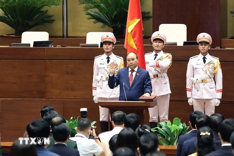 Chủ tịch nước Nguyễn Xuân Phúc tuyên thệ nhậm chức trước Quốc hội, đồng bào và cử tri cả nước. (Ảnh: Dương Giang/TTXVN)