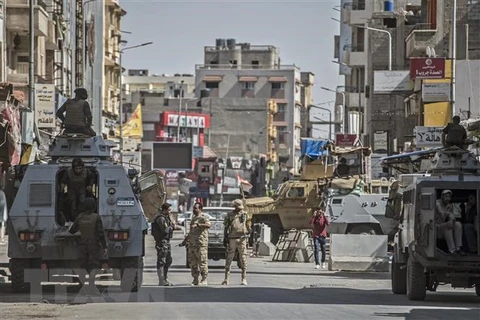 Lực lượng an ninh Ai Cập tuần tra tại thủ phủ El-Arish, Bắc Sinai. (Ảnh: AFP/TTXVN)
