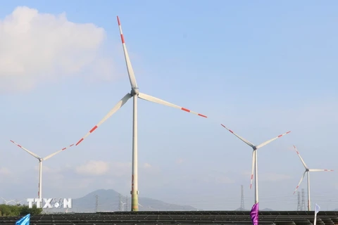 Trang trại điện gió Trung Nam được khánh thành tại huyện Thuận Bắc, tỉnh Ninh Thuận. (Ảnh: Công Thử/ TTXVN)