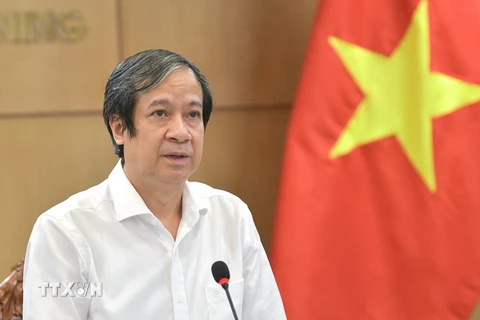Bộ trưởng Bộ Giáo dục và Đào tạo Nguyễn Kim Sơn phát biểu tại điểm cầu Hà Nội. (Ảnh: TTXVN phát)