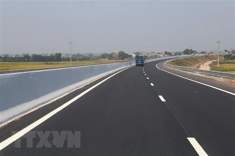 Cao tốc Biên Hòa-Vũng Tàu sẽ giúp giải tỏa áp lực giao thông trên tuyến Quốc lộ 51. (Ảnh minh họa. Minh Quyết/TTXVN)