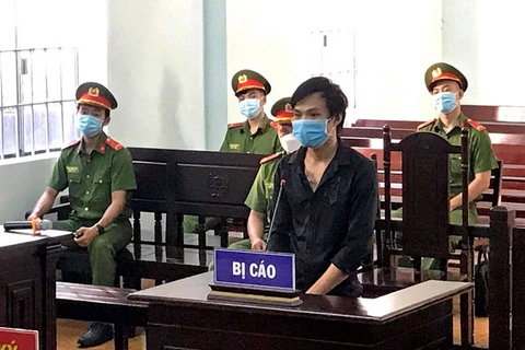 Bị cáo Lê Kim Luân tại phiên tòa sơ thẩm xét xử theo thủ tục rút gọn vụ án “Chống người thi hành công vụ." (Nguồn: nhandan)
