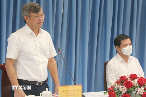 Chủ tịch UBND tỉnh Đồng Nai Cao Tiến Dũng phát biểu tại cuộc họp. (Ảnh: Công Phong/TTXVN)