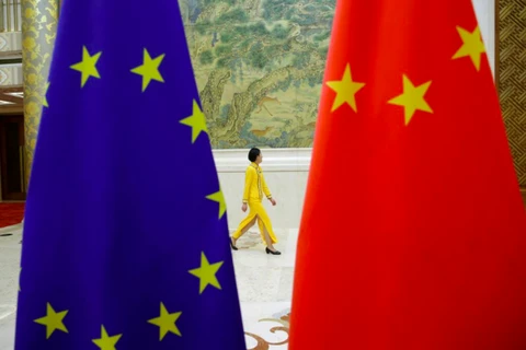 Cờ EU và Trung Quốc. (Nguồn: Reuters)