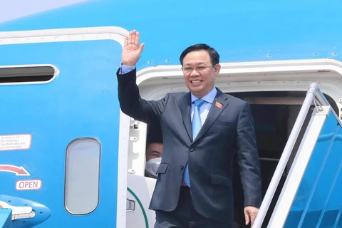 Chuyên cơ đưa Chủ tịch Quốc hội Vương Đình Huệ và Đoàn đại biểu cấp cao Quốc hội Việt Nam về đến sân bay quốc tế Nội Bài, Hà Nội. (Ảnh: Lâm Khánh/TTXVN)