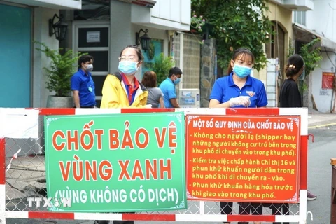 Người dân huyện Xuân Lộc quyết tâm khóa chặt và giữ vững "vùng xanh." (Ảnh: TTXVN phát)