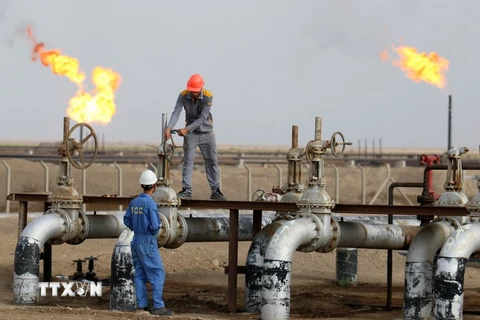Một cơ sở lọc dầu tại Nasiriyah của Iraq. (Ảnh: AFP/TTXVN)