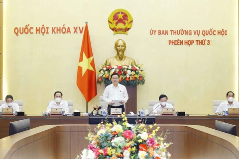 Chủ tịch Quốc hội Vương Đình Huệ phát biểu bế mạc Phiên họp thứ ba, Quốc hội khóa XV. (Ảnh: Doãn Tấn/TTXVN)