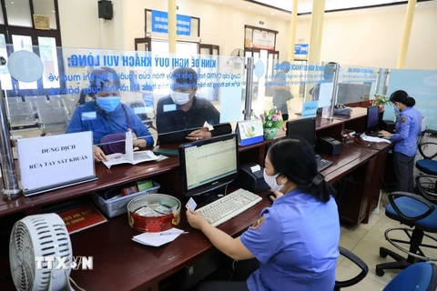 Ga Hà Nội mở lại bán vé, sau một thời gian tạm ngừng do dịch COVID-19 