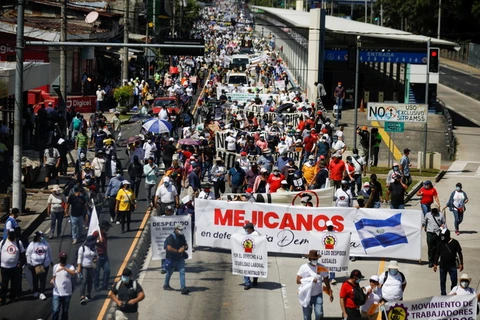 Người dân tham gia một cuộc biểu tình phản đối các hành động của chính phủ của Tổng thống El Salvador Nayib Bukele. (Nguồn: Reuters) 