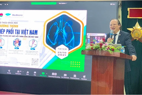 Phó Giáo sư, Tiến sỹ Nguyễn Viết Nhung, Giám đốc Bệnh viện Phổi Trung ương phát biểu tại hội thảo. (Nguồn: vtv.vn)