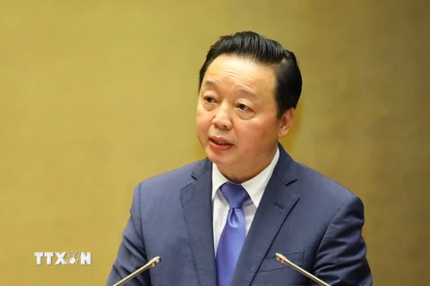 Bộ trưởng Bộ Tài nguyên và Môi trường Trần Hồng Hà trình bày Tờ trình về dự kiến quy hoạch sử dụng đất quốc gia thời kỳ 2021-2030, tầm nhìn đến năm 2050 và kế hoạch sử dụng đất 5 năm (2021-2025). (Ảnh: Văn Điệp/TTXVN)