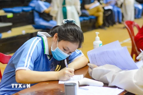 Hình ảnh Đà Nẵng tiêm vaccine phòng COVID-19 cho trẻ từ 15-17 tuổi