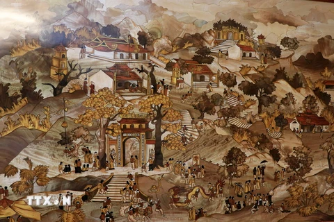 Bức tranh ghép gỗ Lễ hội Đền Hùng của Nghệ nhân ưu tú Nguyễn Văn Hùng. (Ảnh: Đinh Văn Nhiều/TTXVN)