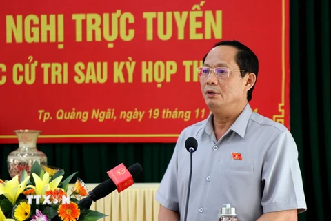 Phó Chủ tịch Quốc hội Trần Quang Phương phát biểu tại buổi tiếp xúc cử tri thành phố Quảng Ngãi. (Ảnh: Lê Ngọc Phước/TTXVN)