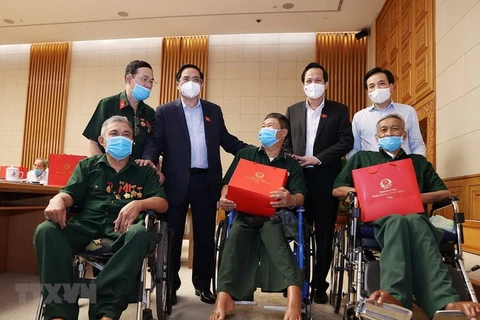 Thủ tướng Phạm Minh Chính gặp mặt, tri ân đại biểu Người có công với cách mạng. (Ảnh: Dương Giang/TTXVN) 
