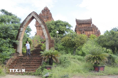 Di tích quốc gia đặc biệt tháp Po Klong Garai ở phường Đô Vinh, thành phố Phan Rang-Tháp Chàm sẵn sàng đón khách tham quan. (Ảnh: Nguyễn Thành/TTXVN)