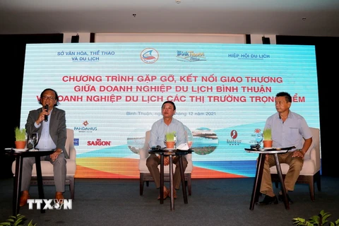 Thảo luận giải pháp phá triển du lịch Bình Thuận trong giai đoạn bình thường mới. (Ảnh: Nguyễn Thanh/TTXVN)