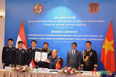 Thiếu tướng Lê Quang Đạo ký Bản ghi nhớ. (Nguồn: qdnd.vn)