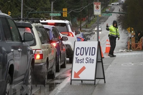 Một điểm xét nghiệm COVID-19 tại British Columbia, Canada, ngày 18/12/2021. (Ảnh: THX/TTXVN)