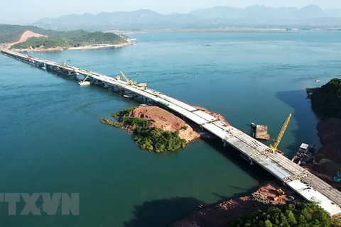 Cầu Vân Tiên là cây cầu dài nhất tại Quảng Ninh tính đến thời điểm này. (Ảnh: TTXVN phát)