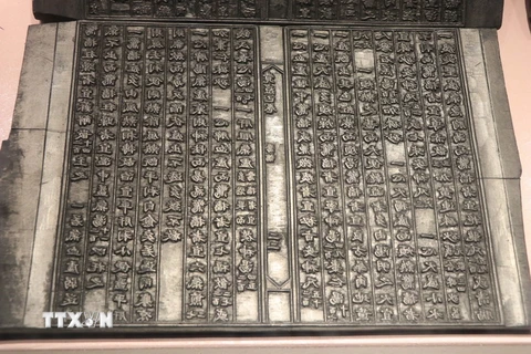 Một ván khắc trong Mộc bản Hải Thượng y tông tâm lĩnh được lưu giữ tại Bảo tàng tỉnh Bắc Ninh. (Ảnh: Thanh Thương/TTXVN)
