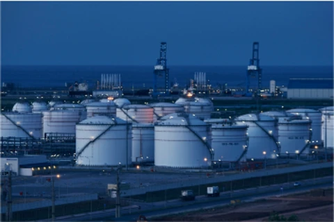 Nhà máy Lọc hóa dầu Nghi Sơn về đêm. (Nguồn: nsrp.vn)