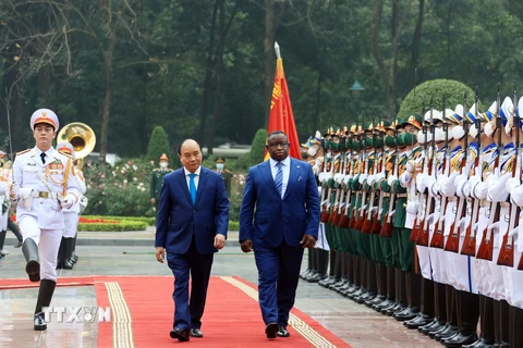 Chủ tịch nước Nguyễn Xuân Phúc chủ trì Lễ đón Tổng thống Sierra Leone