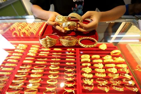 Vàng trang sức được bày bán tại một cửa hàng ở Yangon của Myanmar. (Ảnh: THX/TTXVN)