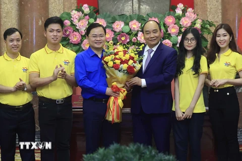 Hình ảnh Chủ tịch nước gặp mặt gương mặt trẻ Việt Nam tiêu biểu 