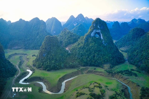 Danh lam thắng cảnh Mắt thần núi tại xã Cao Chương, huyện Trùng Khánh, tỉnh Cao Bằng. (Ảnh: Quốc Đạt/TTXVN)