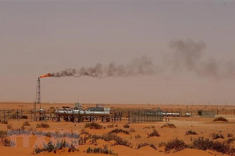 Cơ sở lọc dầu của Công ty Aramco ở khu vực sa mạc gần Khouris, cách thủ đô Riyadh của Saudi Arabia khoảng 160km về phía Đông. (Ảnh: AFP/TTXVN)
