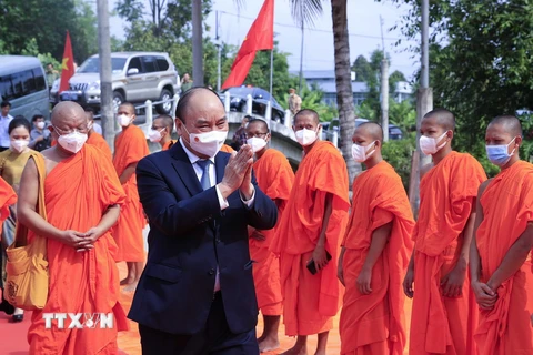 [Photo] Chủ tịch nước thăm Học viện Phật giáo Nam tông Khmer 