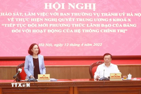 Bà Trương Thị Mai, Ủy viên Bộ Chính trị, Bí thư Trung ương Đảng, Trưởng Ban Tổ chức Trung ương, Trưởng Ban Chỉ đạo Đề án Trung ương 6 Khóa XIII phát biểu tại hội nghị. (Ảnh: An Đăng/TTXVN)