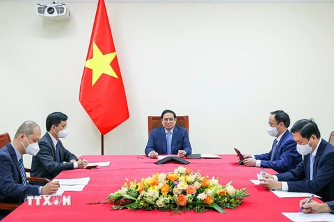 Hình ảnh Thủ tướng điện đàm với Thủ tướng Lào và Thủ tướng Campuchia