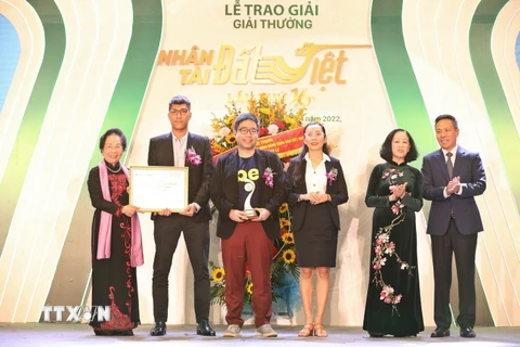 [Photo] Hình ảnh trao Giải thưởng Nhân tài Đất Việt lần thứ 16