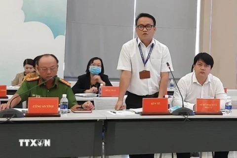 Bác sỹ Huỳnh Minh Chín, Phó Giám đốc Sở Y tế Bình Dương, thông tin với báo chí tại buổi họp. (Ảnh: Chí Tưởng/TTXVN)